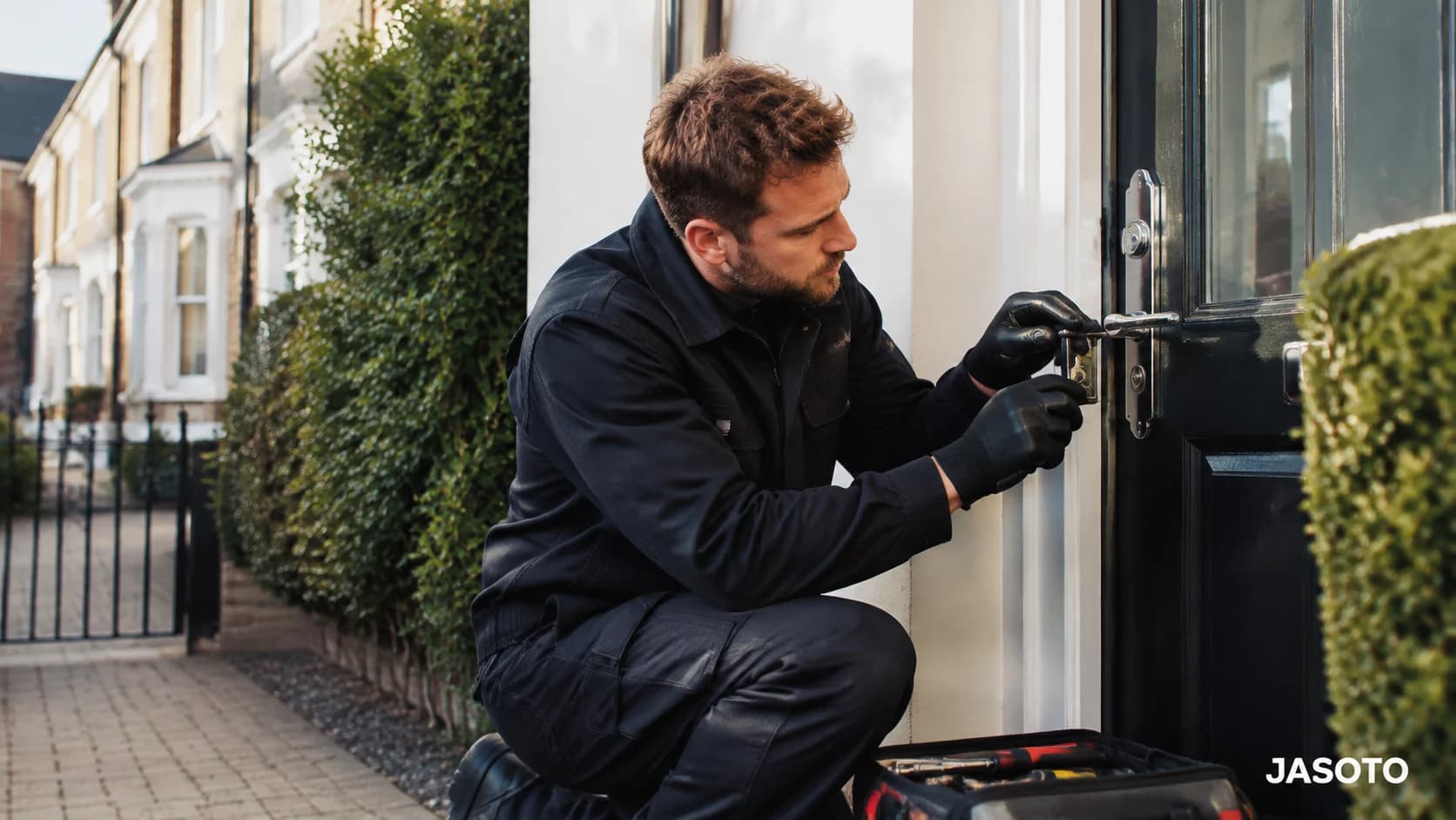 How to Find a Reliable Locksmith in the UK — JASOTO UK guide photograph